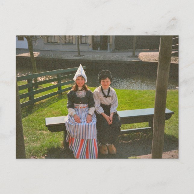 Cartão Postal Crianças em fantasia nacional holandesa (Frente)