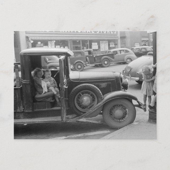 Cartão Postal Crianças fazendas Visitando a Cidade, 1941 (Frente)