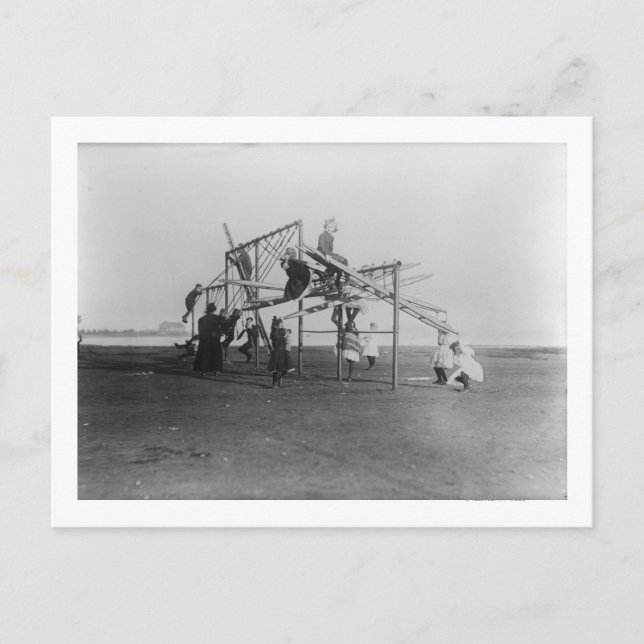 Cartão Postal Crianças gostando do Swingset Playground (Frente)