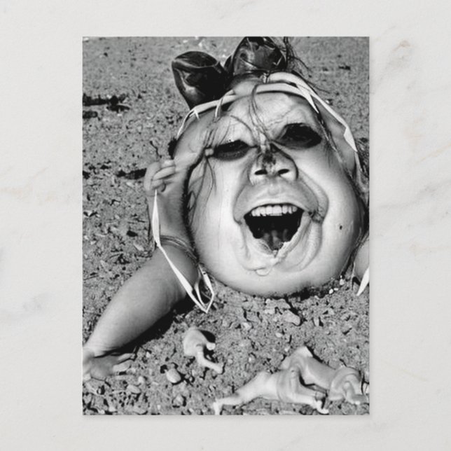 Cartão Postal Criatura Humanoide Surreal e Estranha (Frente)