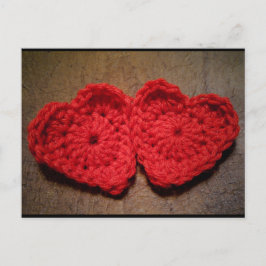 Cartão Postal Crochet Yarn Hearts on Wood Handmade