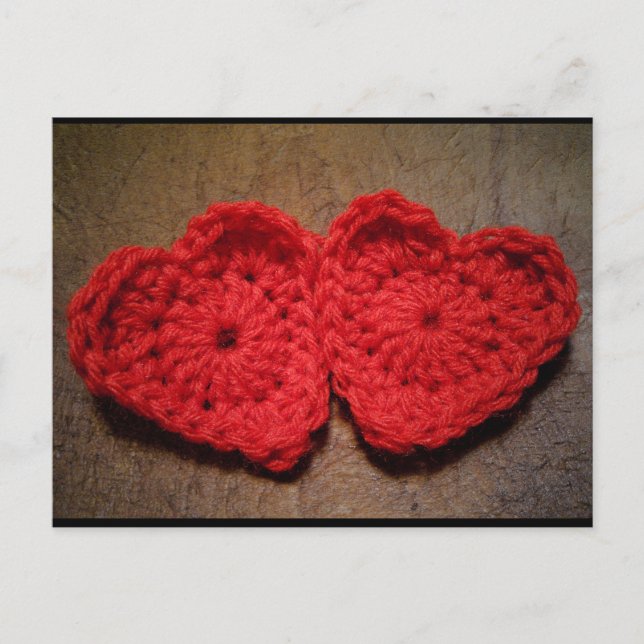 Cartão Postal Crochet Yarn Hearts on Wood Handmade (Frente)