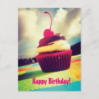 Cupcake Colorido com Cereja no Topo