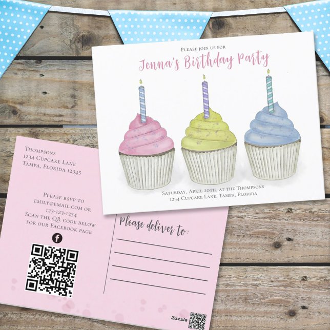 Cartão Postal Cupcakes de Cores Aquáticas Cónicas QR Código Soci (Criador carregado)
