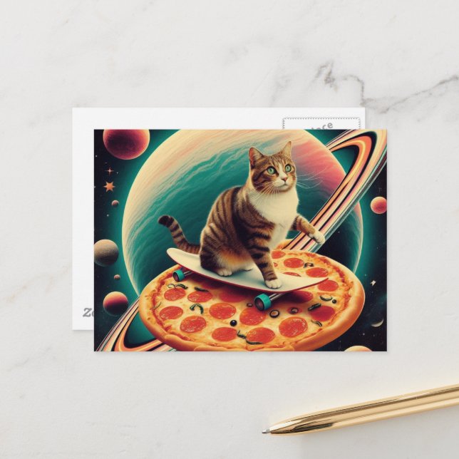 Cartão Postal Cute Cat Skateboarding on a Pizza Planet (Frente/Verso In Situ)