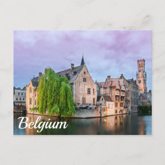 Cartão postal da cidade antiga de Bruges e da torr