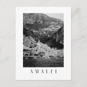 cartão postal da cidade de Amalfi em preto e branc
