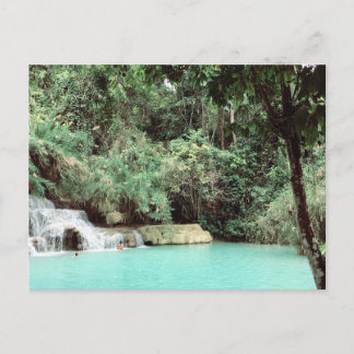 Cartão postal da natureza da cachoeira da floresta