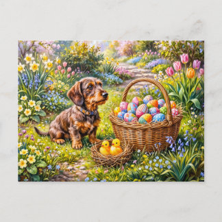 Cartão Postal Dachshund Sentado com Cesta de Páscoa no Jardim