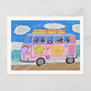 Cartão Postal Dachshunds Hippies em Van de Criança Flor na Praia