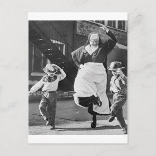 Cartão Postal Dançando o dia fora