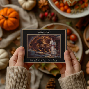 Cartão Postal Daniel de pé na cova dos leões caverna rochosa