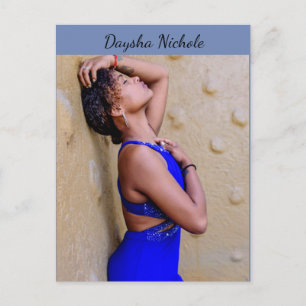 Cartão Postal Daysha Nichole, de vestido azul, postal