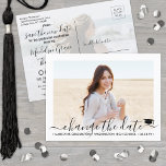 Cartão Postal De Anúncio 2 Adiamento de Graduação de Fotografias Alterar a<br><div class="desc">Se circunstâncias inesperadas causaram um adiamento ou cancelamento de sua festa de formatura, informe a família e os amigos sobre a mudança nos planos com esses simples minimalistas modernos e salve os novos convites para cartão postal. Todas as fotos e textos são simples de personalizar para incluir o nome do...</div>