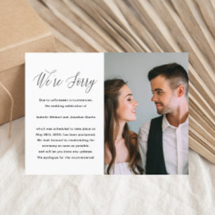 Cartão Postal De Anúncio Adiamento de Casamento de Foto Simples Preto e Bra