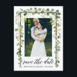 Cartão Postal De Anúncio Caligrafia Botânica Salva Data Quadro De Madeira<br><div class="desc">Script De Caligrafia Moderna,  Manchas De Eucalipto Verde Botânico De Aquarela,  Quadro De Madeira,  Cartão Postal De Casal De Anúncio De Noivado De Data</div>