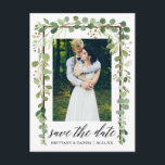 Cartão Postal De Anúncio Caligrafia Botânica Salva Data Quadro De Madeira<br><div class="desc">Script De Caligrafia Moderna,  Manchas De Eucalipto Verde Botânico De Aquarela,  Quadro De Madeira,  Cartão Postal De Casal De Anúncio De Noivado De Data</div>