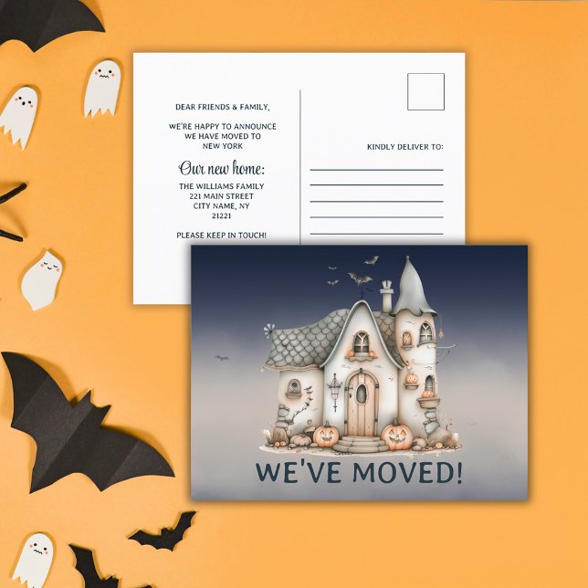 Cartão Postal De Anúncio Casa Assombrada com Tema de Halloween para Mudar d (Cute Halloween Themed Haunted House Change Address Announcement Postcard)