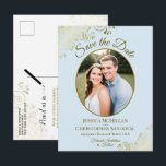 Cartão Postal De Anúncio Casamento Azul e Dourado Pálido Salve a Foto Oval<br><div class="desc">Este belo cartão postal foi projetado para avisar seus amigos e família do seu próximo casamento. Ele apresenta um design simples, mas elegante, com texto dourado sobre fundo azul pálido, e sua foto em um quadro oval rodeado por caramujos e espirais de folhas falsas e frially douradas. O verso tem...</div>