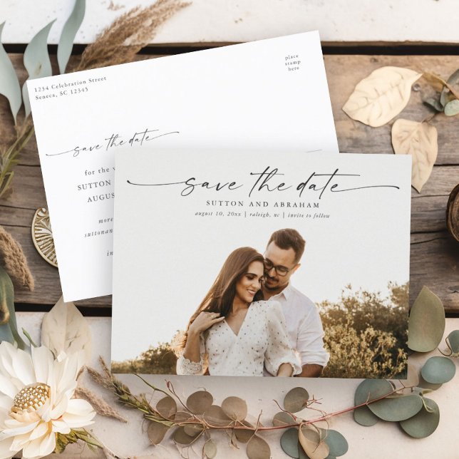 Cartão Postal De Anúncio Casamento de Foto do Script Elegante Salve a Data (An elegant minimal photo wedding save the date postcard with modern handwritten script typography.)