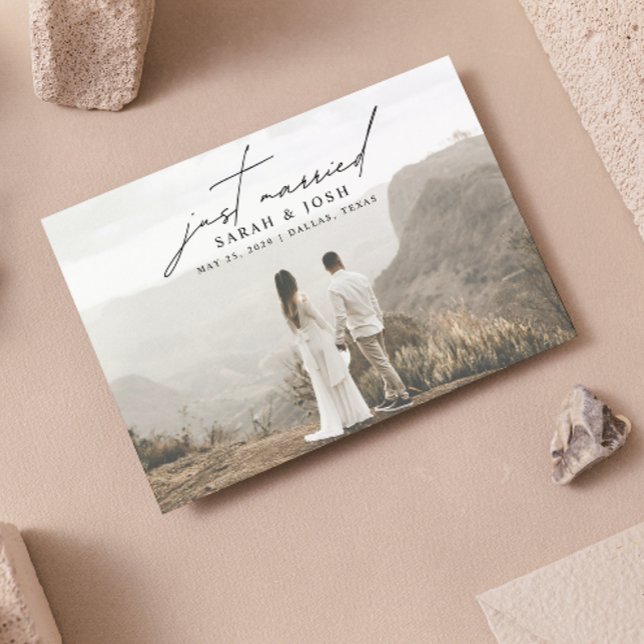 Cartão Postal De Anúncio Casamento de Fotografias de Recem casados Minimali (Just married, share our joy!)