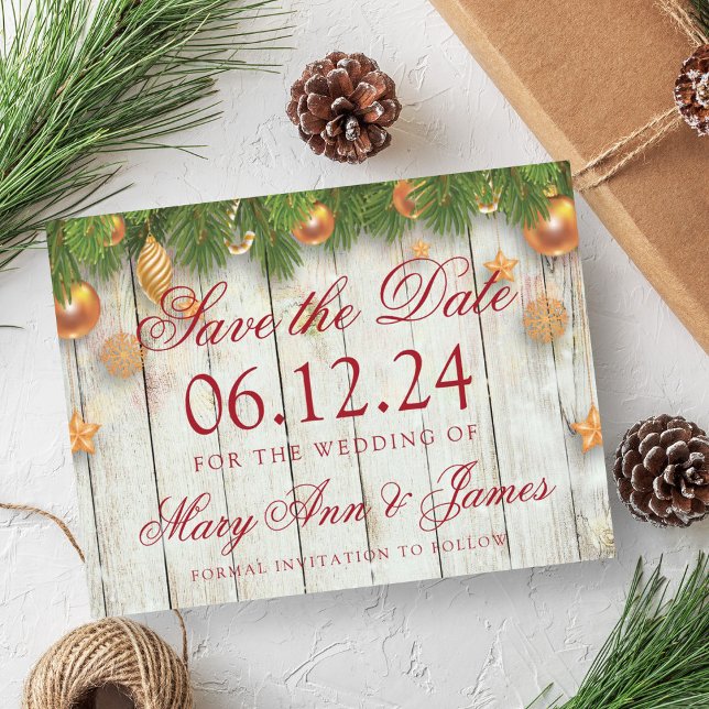 Cartão Postal De Anúncio Casamento de Natal Salve A Data Dourada Baubles (Christmas Wedding Save The Date Gold Baubles Announcement Postcard)