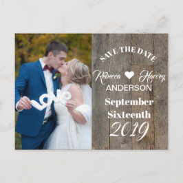 Cartão Postal De Anúncio Casamento russo de celeiro de madeira salvar a dat