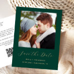 Cartão Postal De Anúncio Código QR Verde Emerald Mínimo de Foto Salve a Dat<br><div class="desc">Este cartão postal simples e minimalista "Salvar a data" apresenta uma fotografia quadrada acima das palavras "Salvar a data" em um elegante roteiro de escrita manual dourada, seguido pelos nomes do casal, data do casamento e cidade em sans serif em um fundo verde esmeralda. Adicione uma mensagem mais detalhada com...</div>