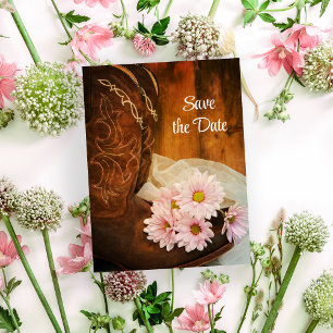 Cartão Postal De Anúncio Daisies cor-de-rosa Boots Casamento Salve a Data