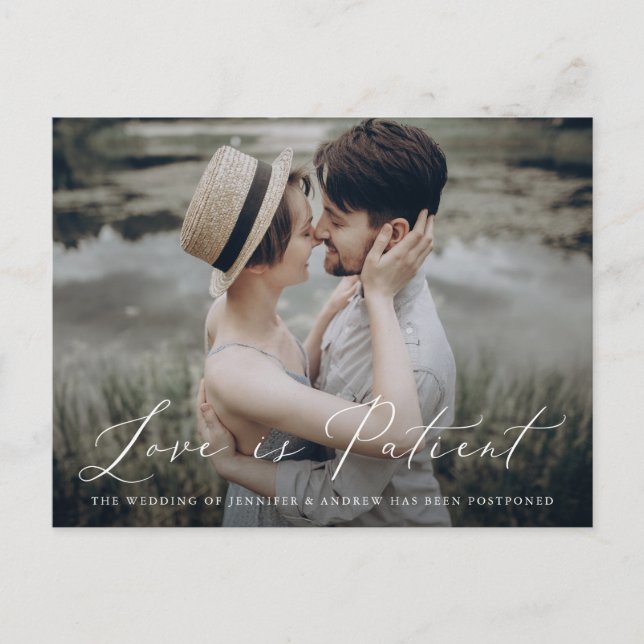 Cartão Postal De Anúncio Delicate Script Love is Paciente Change the Date ( (Frente)