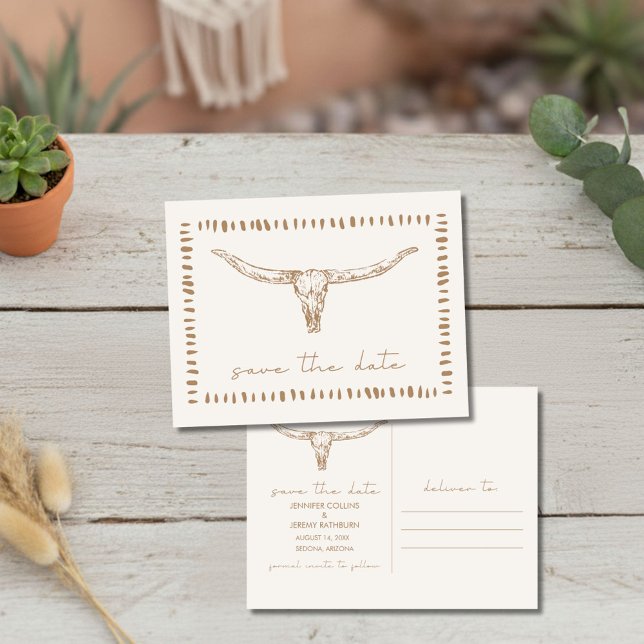 Cartão Postal De Anúncio Deserto Boho Crânio de Vaca Casamento Salve a Data (Desert Boho Cow Skull Wedding Save the Date)