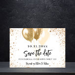 Cartão Postal De Anúncio Doce 16 balões brancos de ouro brilhando, salvar a<br><div class="desc">Um fundo branco chic decorado com falso brilho dourado e balões. Personalize e adicione uma data e nome/idade. O texto: Salvar a Data é gravado com um script de estilo com letra de tendência grande.</div>