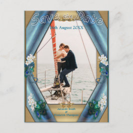 Cartão Postal De Anúncio Dourado, Penas Peacock na Emerald Green Silk