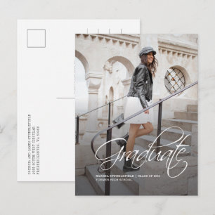 Cartão Postal De Anúncio Elegante Foto de Graduação com Letras Modernas
