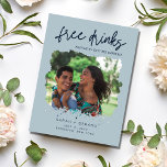 Cartão Postal De Anúncio Engraçado Bebidas Livres Casando Salve a Data<br><div class="desc">Estes guardam os cartões postais são para o casal divertido que mal pode esperar para compartilhar sua data de casamento com sua família e amigos. A design de foto moderna "Bebidas grátis (e vamos nos casar) em azul é personalizada com sua foto, nomes, data de casamento e local. Adicione seu...</div>