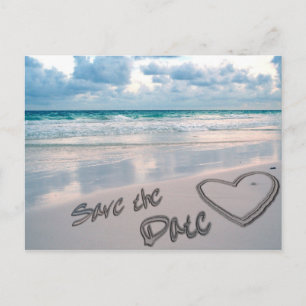 Cartão Postal De Anúncio Escreva no Coração de Areia Salve a Data