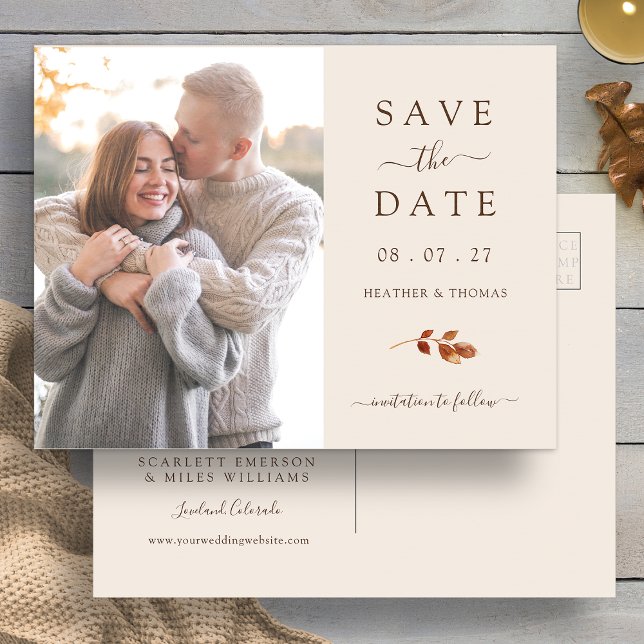 Cartão Postal De Anúncio Fall Terracotta Deixa Foto De Casamento Salvar A D (Fall Terracotta Leaves Wedding Photo Save The Date Announcement Postcard by Painted Paperie
)