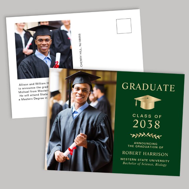 Cartão Postal De Anúncio Formandos Dourado Verde Elegante (An elegant college graduation announcement to celebrate the graduate's achievements)