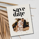 Cartão Postal De Anúncio Foto de Casamento de Destino de Praia Salvar a Dat<br><div class="desc">Não sacrifique o estilo quando estiver em um orçamento com estas fotos de casamento do Destino de Praia modernas Salve os cartões postais de Data. Com um design de tipografia simples e moderno e sua foto de noivado favorita, eles salvam as datas para seu próximo casamento na praia. Adicione sua...</div>