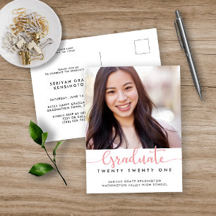 Cartão Postal De Anúncio Foto de Script de Graduação Rosa Elegante Modern