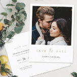Cartão Postal De Anúncio Foto Dourada Elegante Salva o Casamento da Data<br><div class="desc">Este simples casamento de fotos em chic salve a data do modelo de cartão postal apresenta uma design elegante, minimalista e moderna. Procure por versões deste design com o texto Salvar a Data em outras cores e em um formato de placa simples! A frente apresenta seus primeiros nomes sob sua...</div>