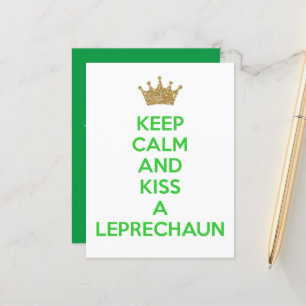 Cartão Postal De Anúncio Mantenha a Calma e Beije um Leprechaun Festa de Ce