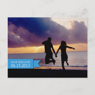 Cartão Postal De Anúncio Noivado de casamento com faixa azul do mar salvar