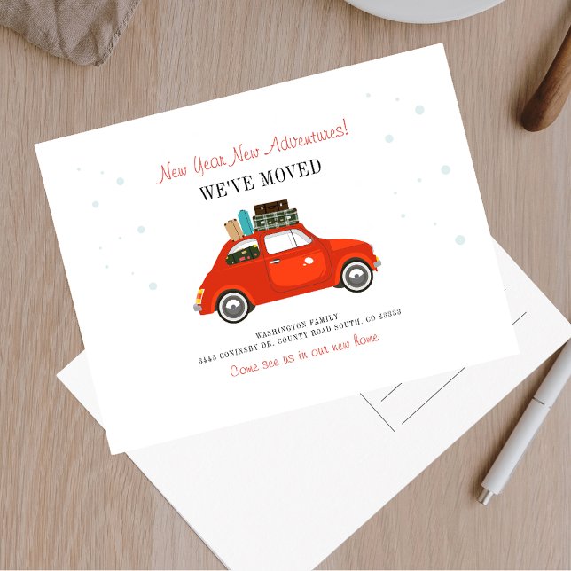 Cartão Postal De Anúncio Novas Aventuras de Ano Novo Endereço em Movimento (Modern New Year Adventures Red Car Moving Announcement)