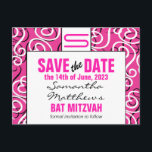 Cartão Postal De Anúncio Padrão moderno Monograma Bat Mitzvah Salvar a Data<br><div class="desc">Estilo moderno com cor-de-rosa vibrante,  preto e branco,  apresentando sua versão inicial no topo. Apenas personalize com seus detalhes para um anúncio de tendências e na moda.</div>