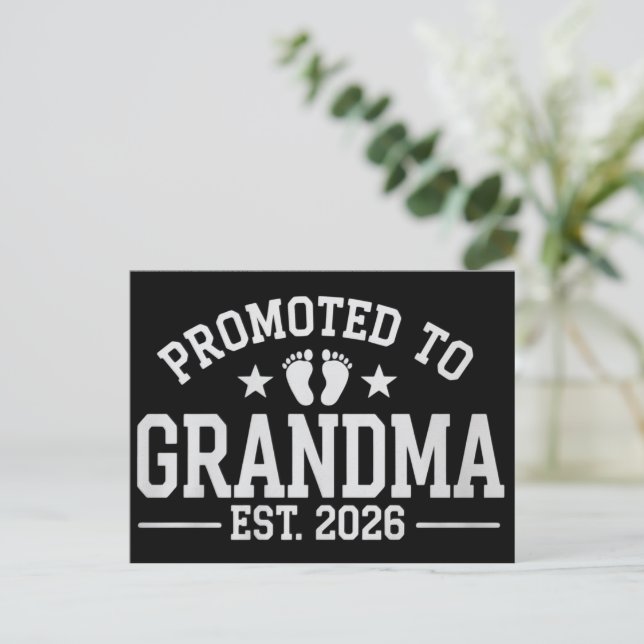 Cartão Postal De Anúncio Promoted to Grandma est. 2026 Grandparents Baby  (Em pé/Frente)