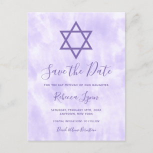 Cartão Postal De Anúncio Púrpura Tie Dye Bat Mitzvah Salvar a Data