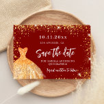 Cartão Postal De Anúncio Quinceanera red gold dress glitter salve a data<br><div class="desc">Uma garota e uma moda Salvem a data para uma Quinceañera,  15 festa de aniversário. Um fundo vermelho,  decorado,  brilho dourado e um vestido de ouro. Personalize e adicione uma data e nome/idade. O texto: Salvar a Data é gravado com um script de estilo com letra de tendência grande.</div>