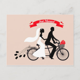 Cartão Postal De Anúncio Recem casados, noivos na bicicleta do casamento