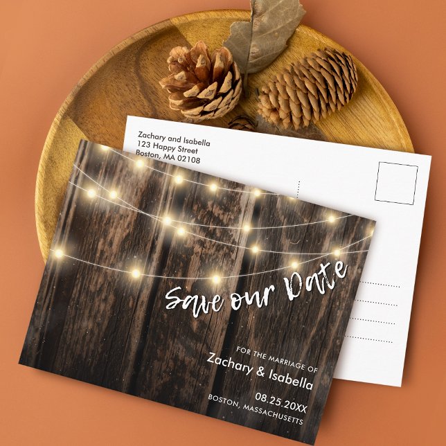 Cartão Postal De Anúncio Rustic Wood Lights Casamento Salve a Data (Rustic Wood Lights Wedding Save the Date Announcement Postcard)
